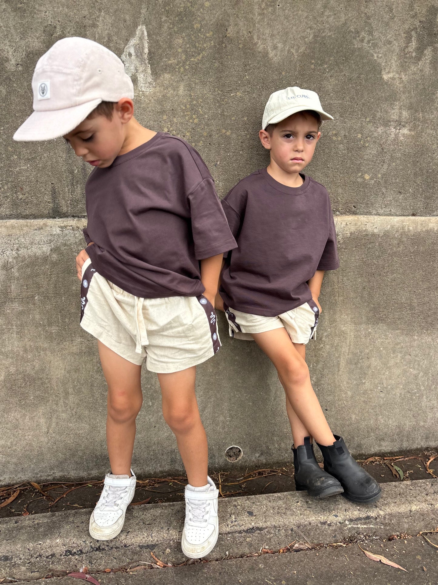 ESSENTIALS KIDS TEE | Chocolate